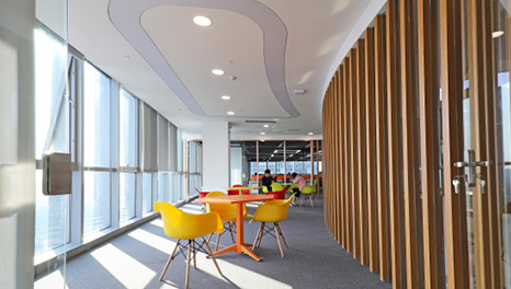 限界模糊-廣州中昱醫(yī)學(xué)辦公室裝修實(shí)景圖