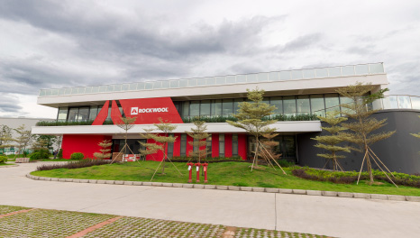 一抹亮紅——清遠洛科威集團辦公大樓裝修實景圖